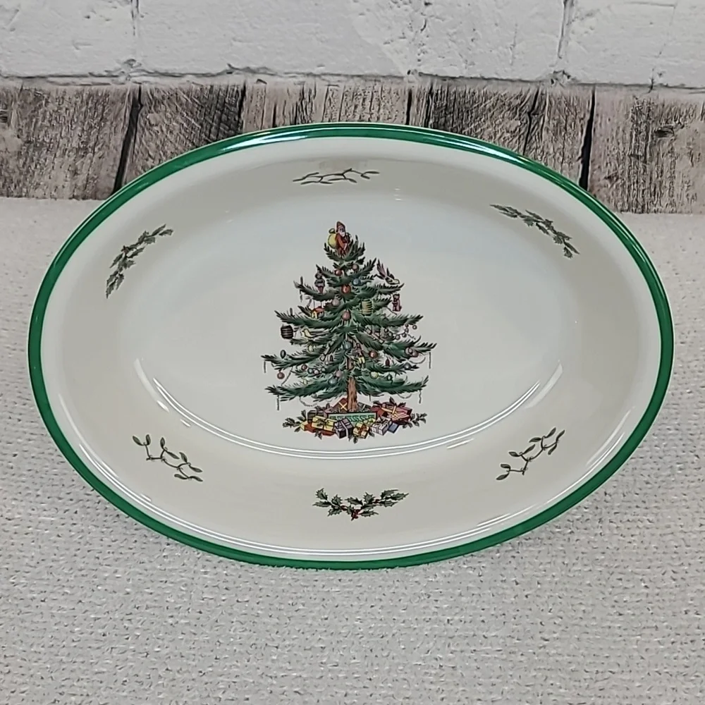 Spode 2000 Vintage Christmas Tree Oven to Table Oval Rimmed Dish in White/Green